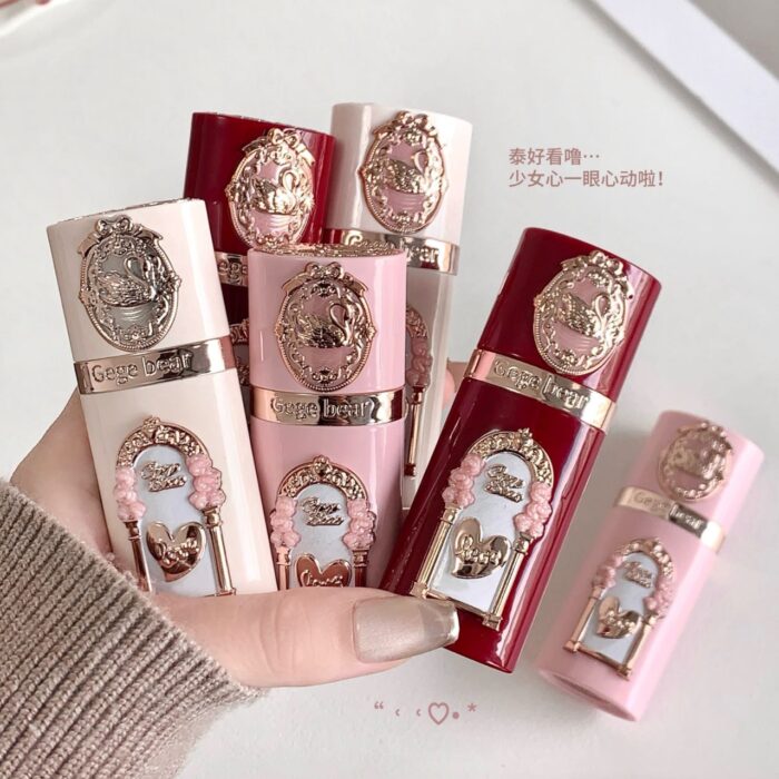 رژگونه سلطنتی جی‌جی بر  GeGe Bear