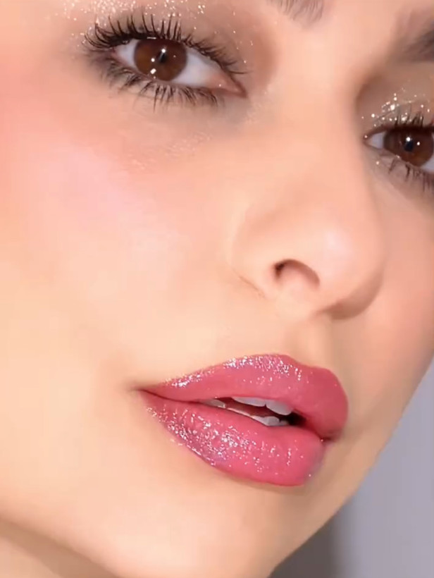 رژلب جامد کریستالی اولی بولا OliBolla